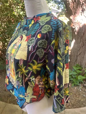 Karma brand Frida Kahlo boxy cotton top parrots tropical print Size Small thumbnail 2