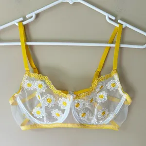 Victoria's Secret Daisy bra thumbnail 1