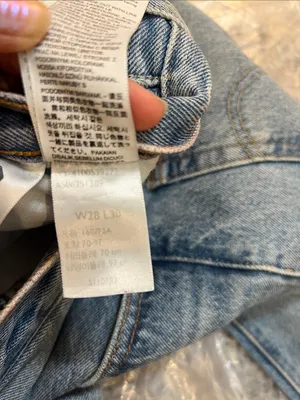 Levi's 501 Distressed Light Blue Straight Leg Women's Jeans size 28/30. thumbnail 10