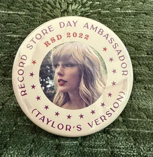 Taylor Swift 2022 RSD Record Store Day Ambassador Pin Taylor’s Version thumbnail 1