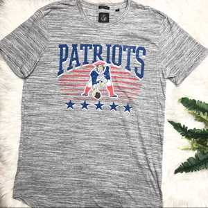 NFL Patriots T-Shirt Large thumbnail 1