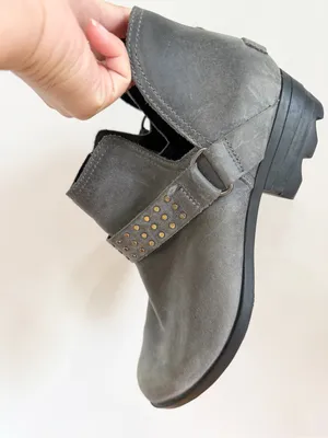 Sorel Women's Lolla II Boot Size 10 Block Heel Stud Strap Gray Leather Distress thumbnail 3