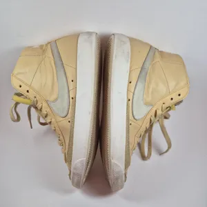 Nike Womens 9 Blazer High Top Sneakers Tan Pink Faux Leather thumbnail 3