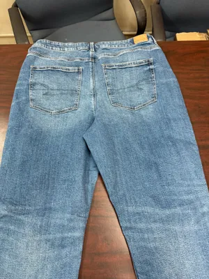 American Eagle Strigid High Rise Mom Jeans Size 18 Long thumbnail 4