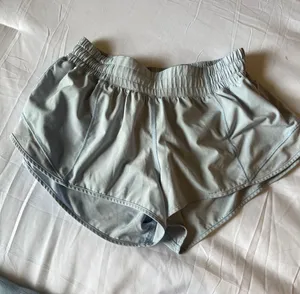 Lululemon Hotty Hot Short 2.5” thumbnail 1