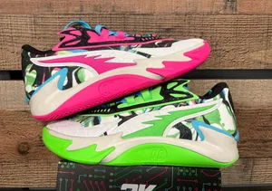 Pumas mismatched sneakers Multiple Size 6.5 thumbnail 1