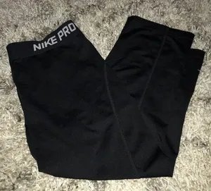 Nike Pro Cropped Leggings thumbnail 1
