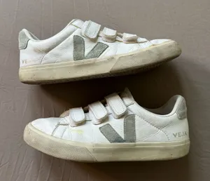 Veja RECIFE LEATHER Velcro Sneakers thumbnail 1