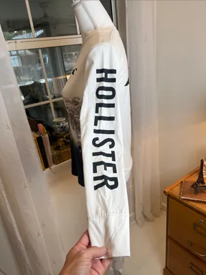 Hollister Cream & Black Mountain Tree Graphic Long-Sleeve Tee size XS. thumbnail 4