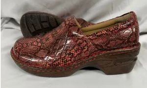b.o.c NEW Women's Pink and‎ Brown Leather Embossed Slip On Chunky Clogs Sz 7 thumbnail 1