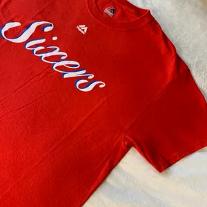 Majestic Philadelphia 76ers Red Graphic T-shirt Size Medium thumbnail 3