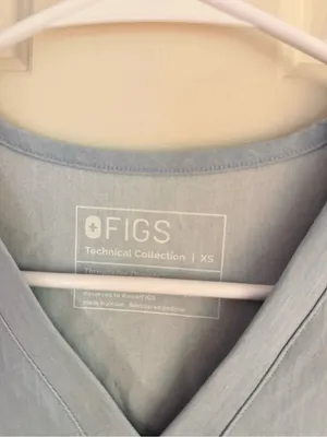 FIGS Women's Light Blue Scrub set thumbnail 3