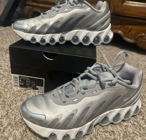 Nike Women's Air Max Dn8 Wolf Grey Metallic Silver Sneakers HF5509-001 thumbnail 1
