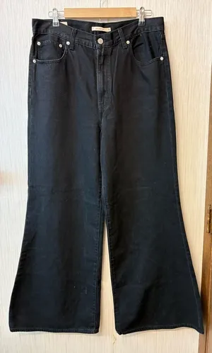 Levi's HIGH LOOSE FLARE Black Denim Wide Leg‎ Jeans Size 32 thumbnail 1