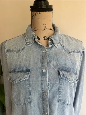 Jane + Delancey Chambray Snap Close Top Size Medium thumbnail 4