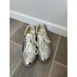 Steve Madden‎ Silver Metallic Sneakers Fashion Athletic Shoes Women 9.5 thumbnail 2