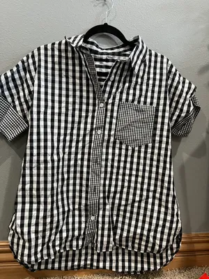 Black And White Button Up Multiple Size M thumbnail 1