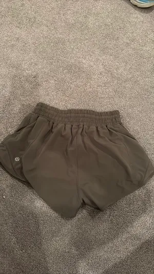 Lululemon Shorts Hotty Hot 2.5"  thumbnail 4