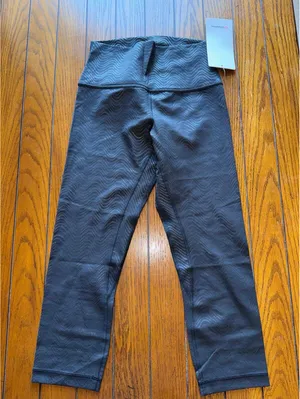 Lululemon Align High Rise 21” Aqueous Emboss Black Size 6 NWT thumbnail 3