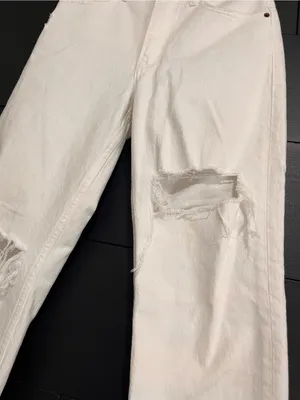ABERCROMBIE & FITCH The Mom Hi-Rise Distressed White Denim Jeans Pants 26/2s EUC thumbnail 2