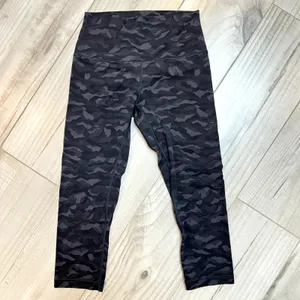 Lululemon Align Legging Cropped Black Gray Camo Size 6 thumbnail 3