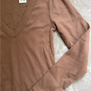 Old Navy Women's V-Neck ribbed Long Sleeve Top - Rust Brown thumbnail 2