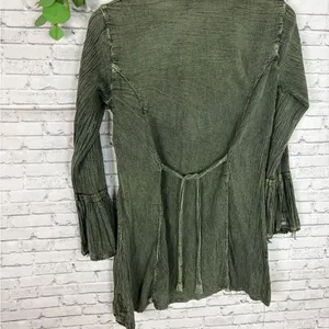 Vintage Y2K does 90’s Green Boho Crinkle Blouse thumbnail 5