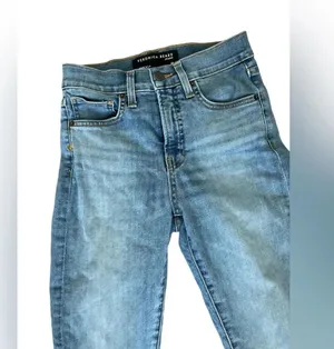 Veronica Beard High Rise Jeans, Light Wash Distressed, Size 26 thumbnail 4