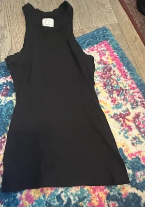 Wesley large black tank top thumbnail 1