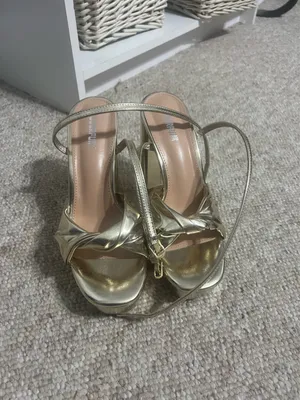 Gold heels Size 8.5 thumbnail 2