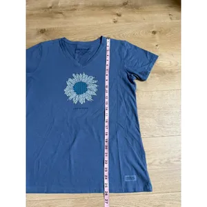 EUC Life is Good crusher tee classic fit v-neck t-shirt blue sunflower size M thumbnail 5
