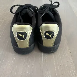 PUMA Smash Performance Black Leather Gold Metallic Shoes Wm's Sz 9 Sneakers‎ thumbnail 3
