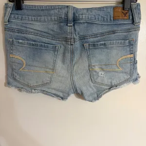 American Eagle Stretch Distressed Lace Trim Denim Cut Off Shorts Low Rise Size 2 thumbnail 8