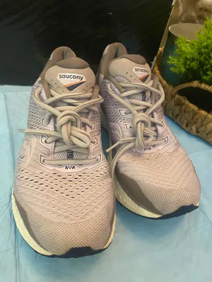 Saucony Womens Triumph Purple Running Shoes Sneakers Size 9.5 .. thumbnail 2