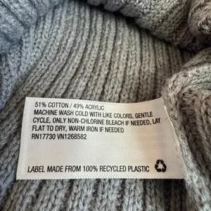 Wild Fable Gray Ribbed V-Neck Sweater Size Small thumbnail 4