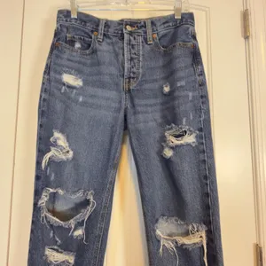 Old Navy High Rise Slouchy Straight Distressed Crop Jeans Blue Button Fly Size 4 thumbnail 4