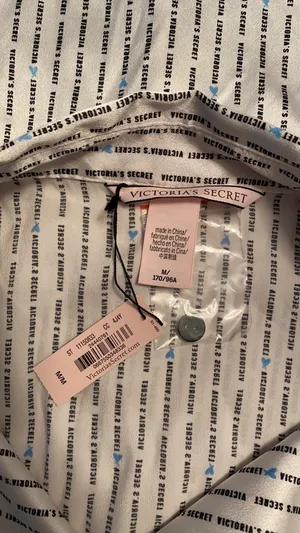 Victoria’s Secret button down sleep shirt Sz Med thumbnail 2