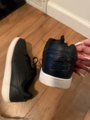 Nike Sneakers thumbnail 4