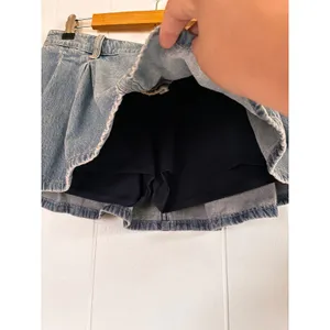 Hollister Womens Pleated Denim Micro Skort Medium Wash Blue Size M Elastic Waist thumbnail 4