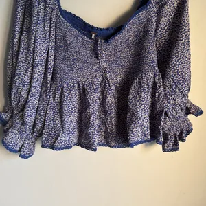 Free People Britnee Floral Cropped Peplum Smocked Puff Sleeve Top Large thumbnail 8