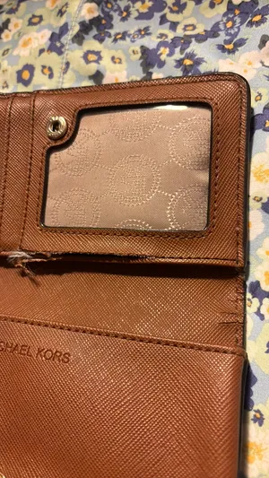 Michael Kors Wristlet thumbnail 4
