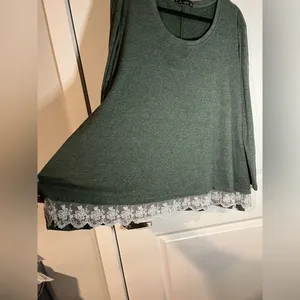 Sanifer Dark Olive Green Elongated Blouse Trimmed in White Lace - Size XL thumbnail 8