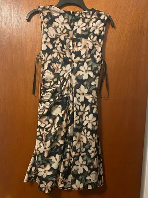 Premier Amour Floral Draped Sleeveless Dress in Black and Cream. Size 6 thumbnail 2