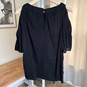 Old Navy Women’s Black Cold Shoulder Short Sleeve Top Size M thumbnail 5