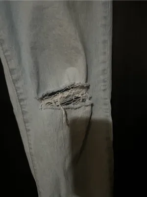 Universal Threads Light Blue Distressed High-Rise Women’s Jeans thumbnail 2