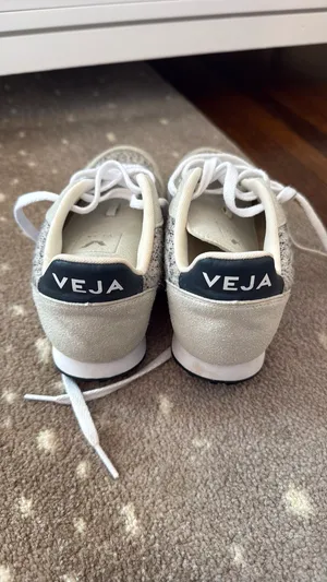 VEJA Sneakers thumbnail 3