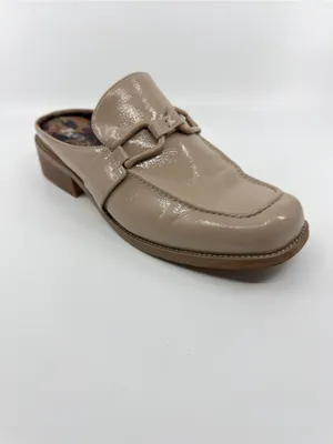 These Korks Laporte patent loafers feature a square toe and a block heel. SZ 10 thumbnail 4