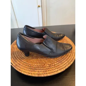 BeautiFeel Black Leather Cap Toe Kitten Heel Loafers‎ Shoes Womens Size 40 thumbnail 4
