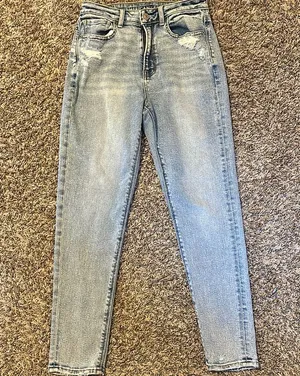 American Eagle Mom Jean Size 2 thumbnail 1