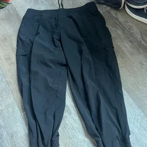 The North Face Cropped‎ black pants size 8 thumbnail 1